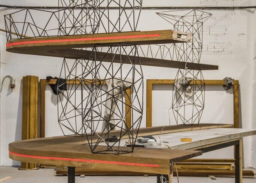 Estantería suspendida para barra