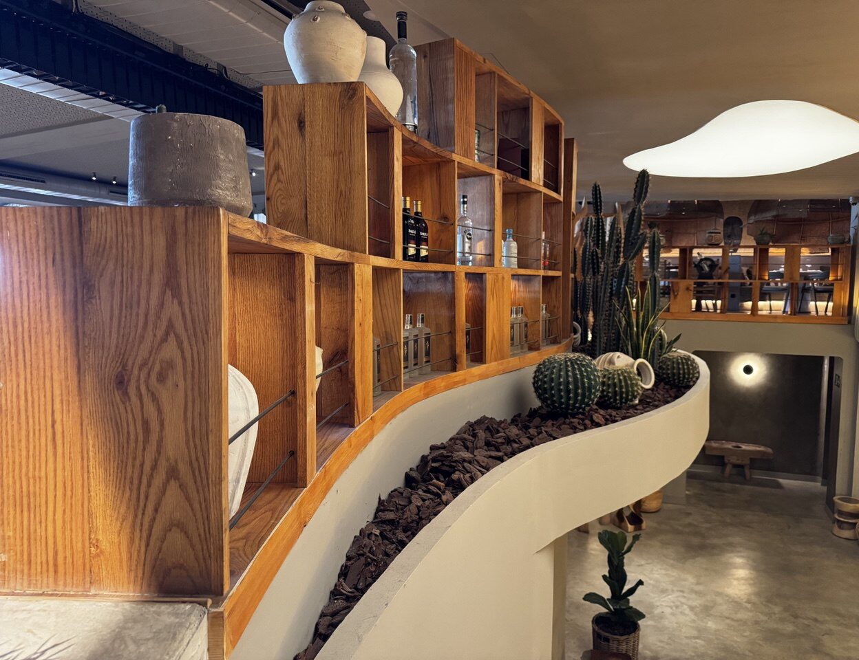 Estantería curva en roble